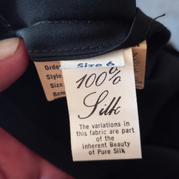 David Hayes 100%Silk size 6 black & pink button up top - Picture 5 of 5